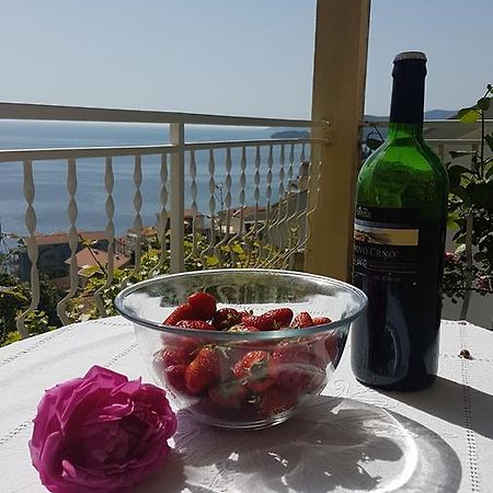 Apartmani Famelja Jovanovic Sveti Stefan Exteriör bild