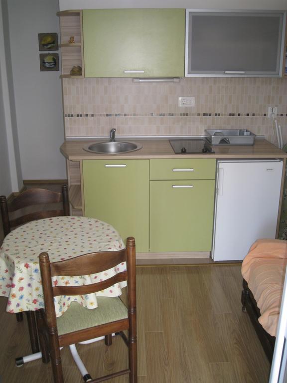 Apartmani Famelja Jovanovic Sveti Stefan Rum bild