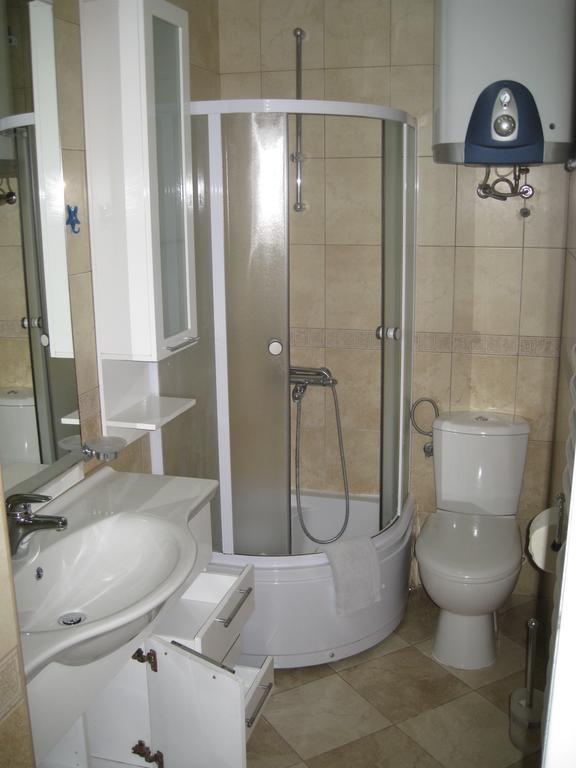 Apartmani Famelja Jovanovic Sveti Stefan Rum bild