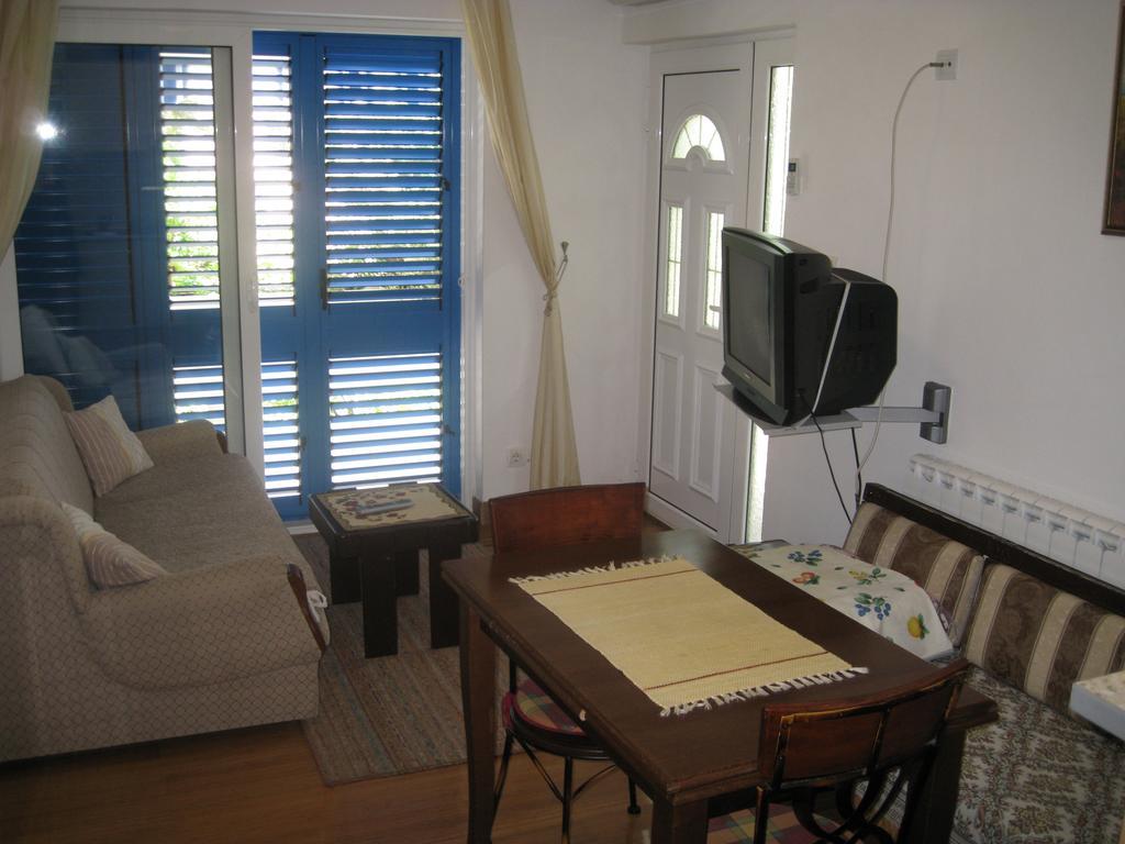 Apartmani Famelja Jovanovic Sveti Stefan Rum bild