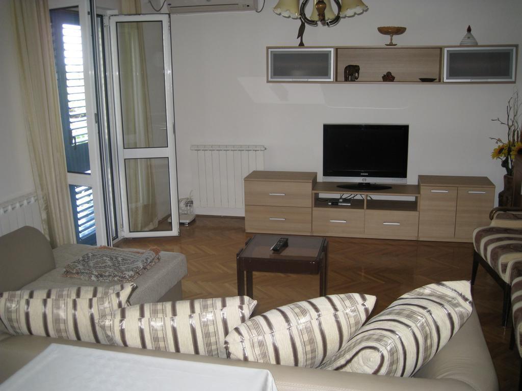 Apartmani Famelja Jovanovic Sveti Stefan Rum bild