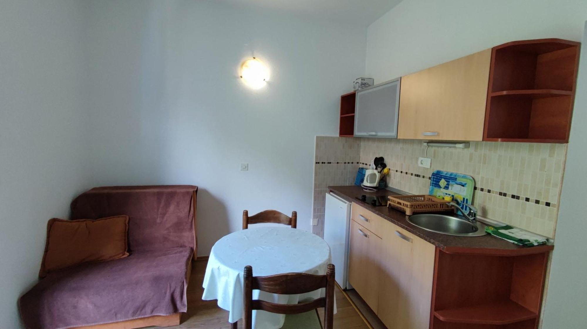 Apartmani Famelja Jovanovic Sveti Stefan Rum bild