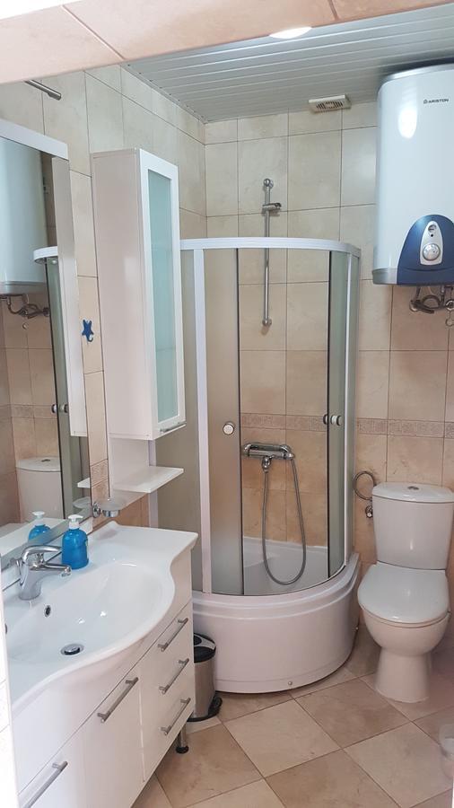 Apartmani Famelja Jovanovic Sveti Stefan Exteriör bild