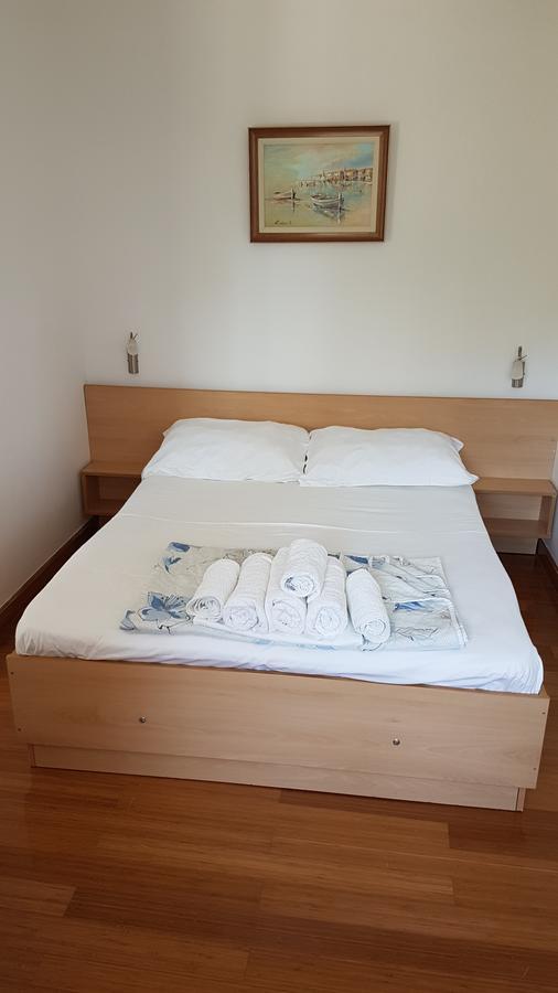 Apartmani Famelja Jovanovic Sveti Stefan Exteriör bild