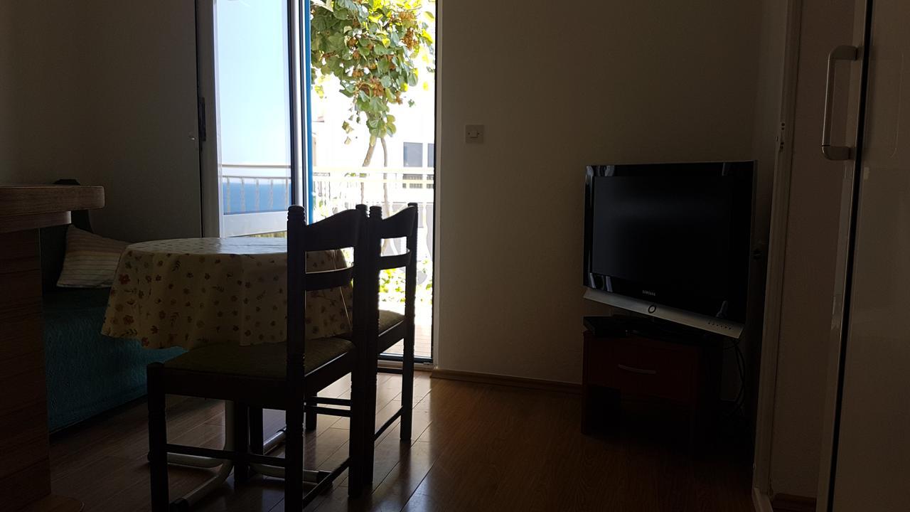 Apartmani Famelja Jovanovic Sveti Stefan Exteriör bild
