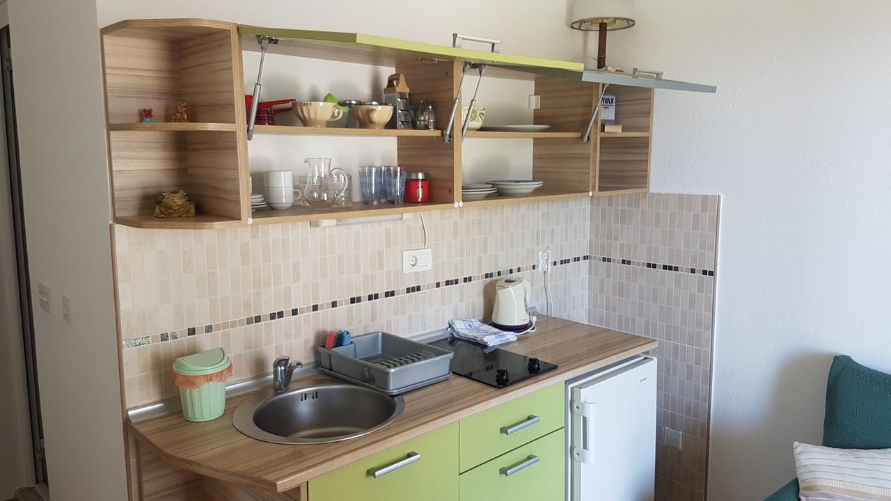 Apartmani Famelja Jovanovic Sveti Stefan Exteriör bild