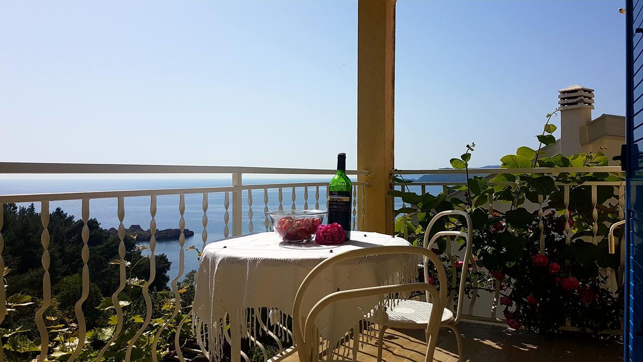 Apartmani Famelja Jovanovic Sveti Stefan Exteriör bild