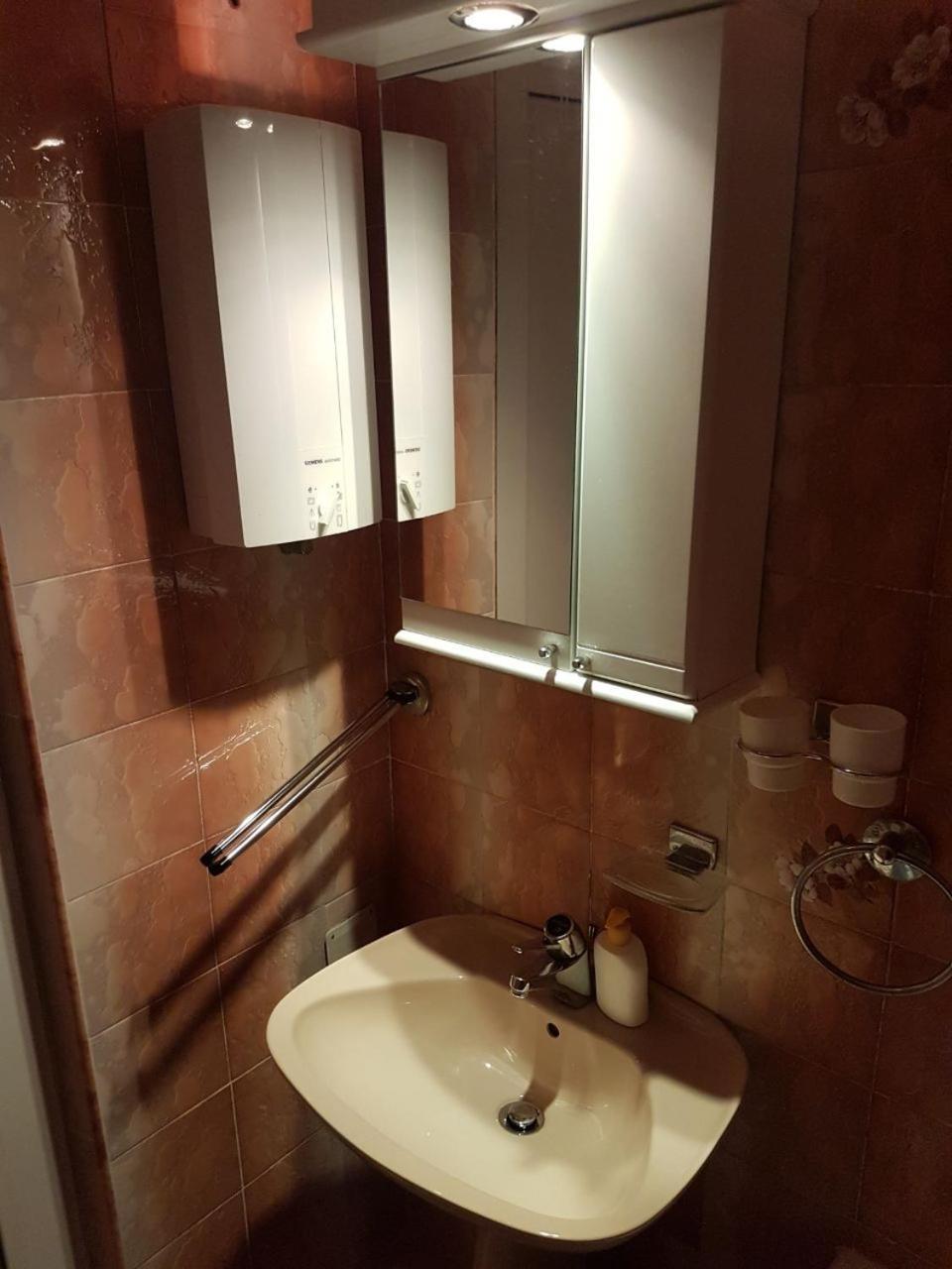 Apartmani Famelja Jovanovic Sveti Stefan Exteriör bild